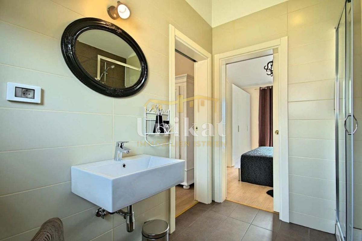 Hiša s bazenom blizu Poreča